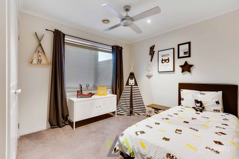 Property photo of 33 Clifton Grove Carrum Downs VIC 3201