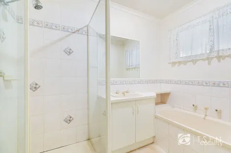 Property photo of 16 Davey Close Flora Hill VIC 3550