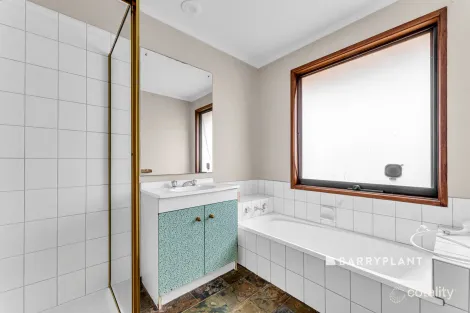 Property photo of 72 Lawless Drive Cranbourne North VIC 3977