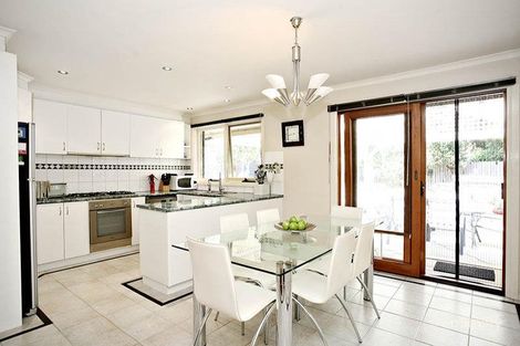 Property photo of 8 Septimus Close Mill Park VIC 3082