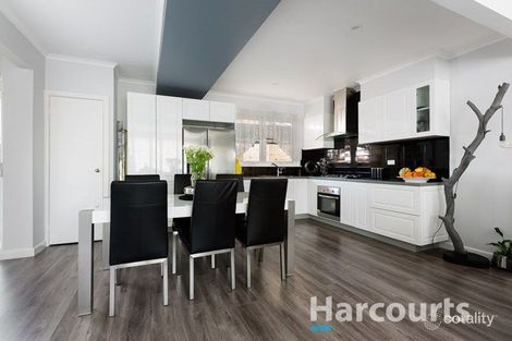 Property photo of 39 Kanooka Grove Doveton VIC 3177