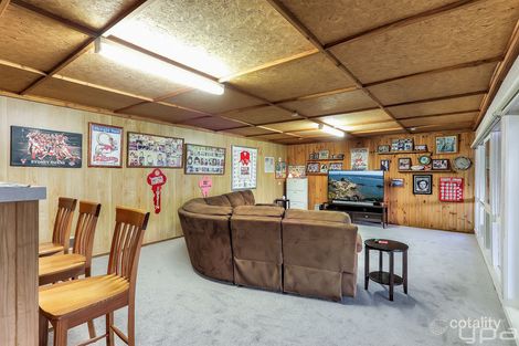 Property photo of 17 Freeland Grove Jacana VIC 3047