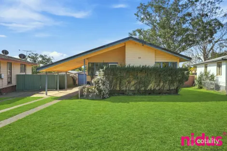 18 Parkes Cres, Blackett, NSW 2770