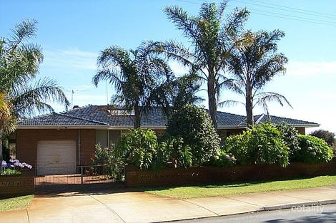 17 Centre Rd, Camillo, WA 6111