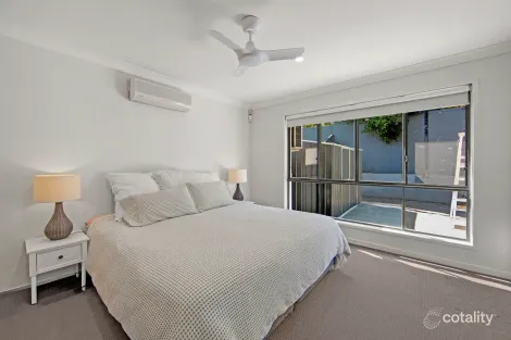 Property photo of 21 Blackwattle Circuit Arundel QLD 4214
