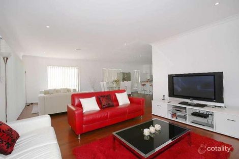 Property photo of 27 Mallee Circuit Pakenham VIC 3810