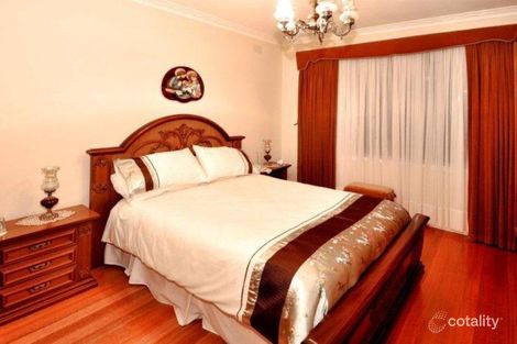 Property photo of 28 Douglas Avenue St Albans VIC 3021