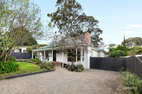 Property photo of 3 Centre Road Monbulk VIC 3793