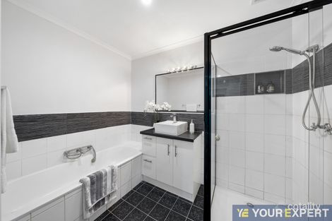 Property photo of 20 Cottswold Avenue Narre Warren VIC 3805