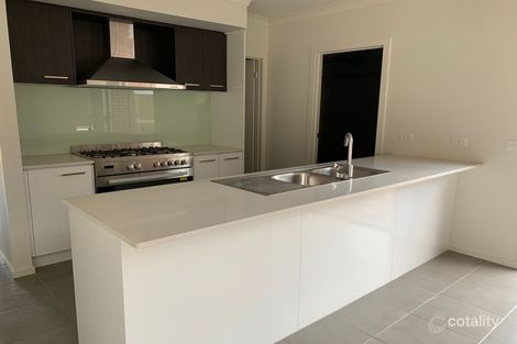 Property photo of 7 Cuttlefish Circuit Tarneit VIC 3029
