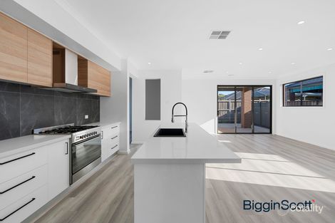 Property photo of 13 Yellowstone Road Tarneit VIC 3029