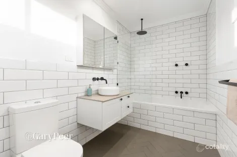 Property photo of 27 Wallen Road Ormond VIC 3204