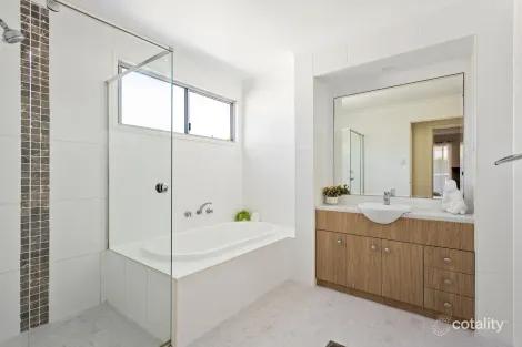 Property photo of 53 Sandon Drive Bulli NSW 2516