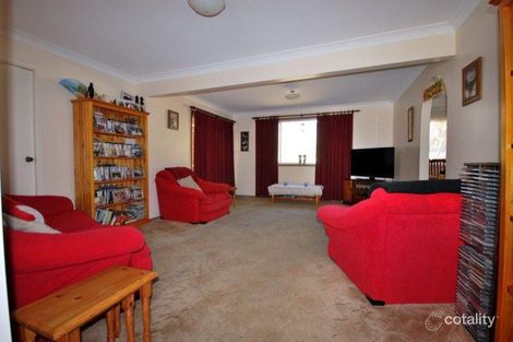 Property photo of 15 Minda Crescent Oak Flats NSW 2529