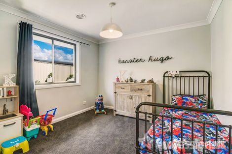 Property photo of 48 Mendel Drive Kelso NSW 2795