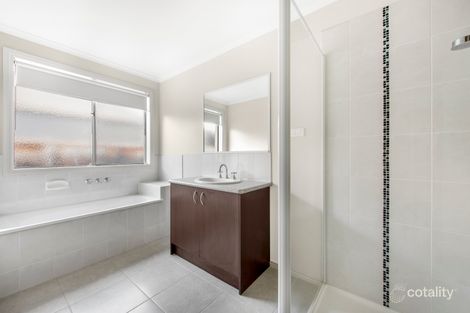 Property photo of 30 Tipperary Circuit Pakenham VIC 3810