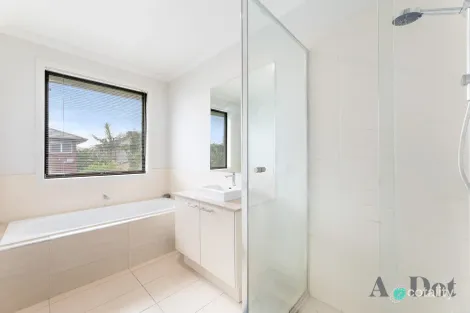 Property photo of 30 Burnham Crescent Keysborough VIC 3173