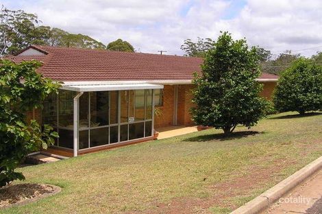 3 Benjamin St, Mount Lofty, QLD 4350