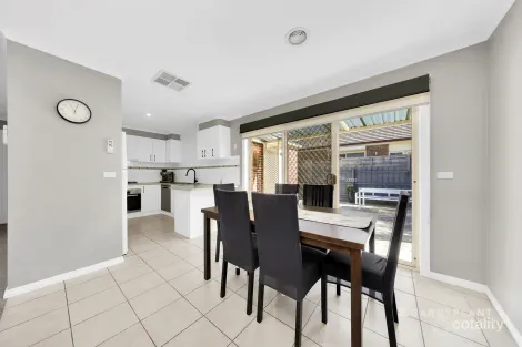 Property photo of 1/4 Capri Close South Morang VIC 3752