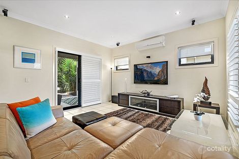 Property photo of 8 Galley Road Hope Island QLD 4212