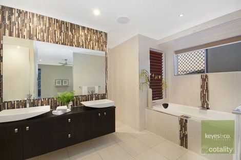 Property photo of 42 Shoalmarra Drive Mount Low QLD 4818