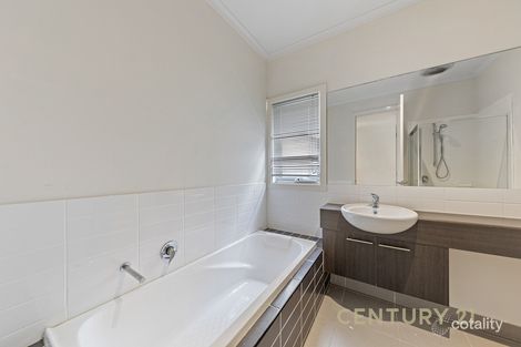 Property photo of 56 Edgeware Close Pakenham VIC 3810
