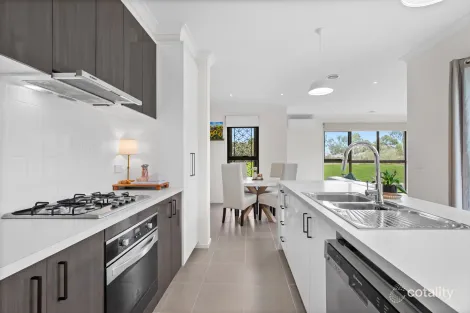 Property photo of 24 Pin Oak Mews Epping VIC 3076