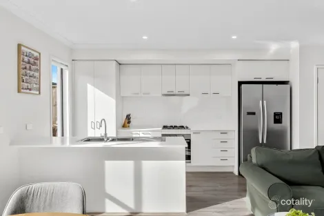 Property photo of 8 Nova Walk Mount Duneed VIC 3217