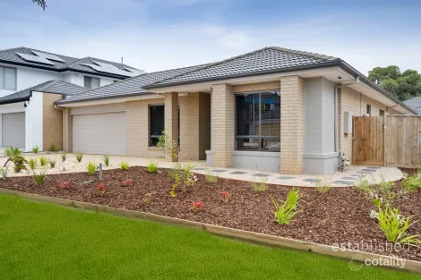 Property photo of 14 Tarcoola Crescent Point Cook VIC 3030