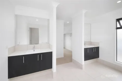 Property photo of 13 Amazon Circuit Helensvale QLD 4212