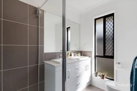 Property photo of 18 Jackson Place Greenbank QLD 4124