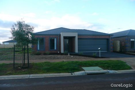 Property photo of 8 Equine Circuit Melton South VIC 3338