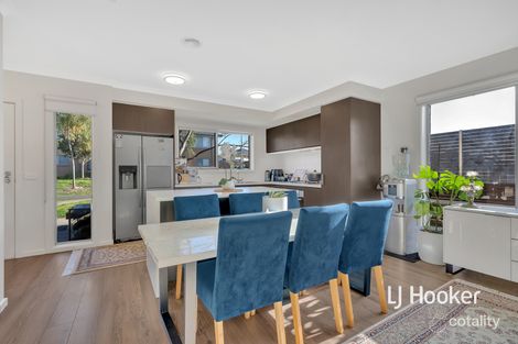 Property photo of 1 Parkfield Walk Westmeadows VIC 3049