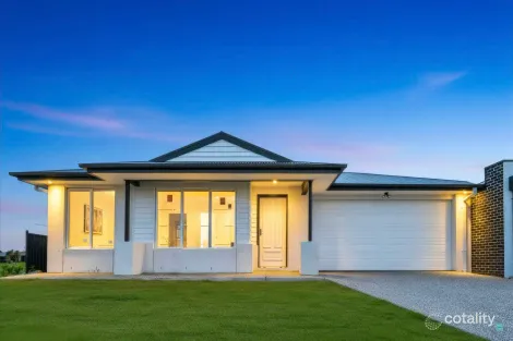 16 Lahore Cl, Mount Cottrell, VIC 3024