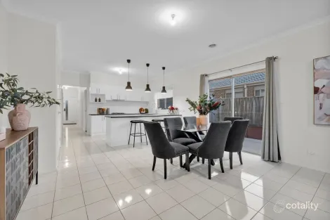 Property photo of 62 Chantenay Parade Cranbourne North VIC 3977