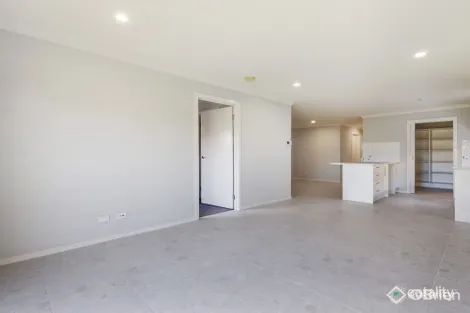 Property photo of 28 Viola Circuit Clyde VIC 3978