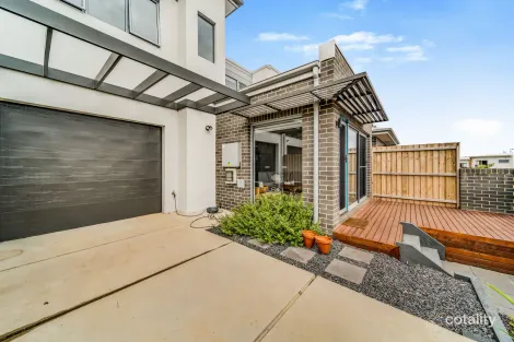 Property photo of 6 Ferrari Court Strathnairn ACT 2615