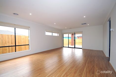 Property photo of 14 Henbury Street Cranbourne North VIC 3977