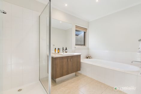 Property photo of 2 Macarthur Close Sandhurst VIC 3977
