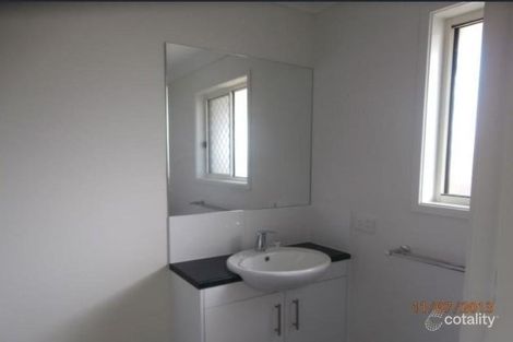 Property photo of 56 McLachlan Circuit Willow Vale QLD 4209