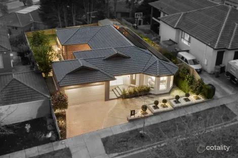 Property photo of 7 Montbrae Circuit Narre Warren North VIC 3804