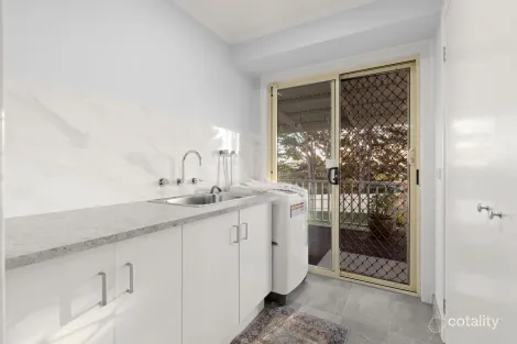 Property photo of 7 Montbrae Circuit Narre Warren North VIC 3804
