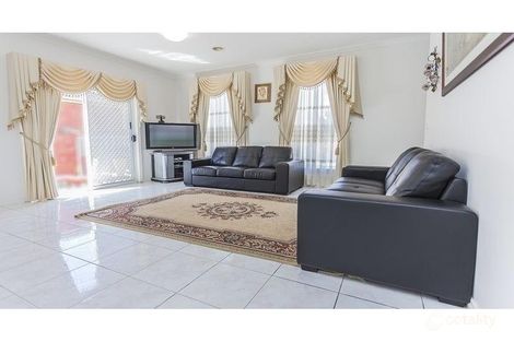 Property photo of 27 Thames Way Roxburgh Park VIC 3064