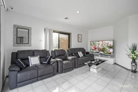 Property photo of 11 Coorong Court Meadow Heights VIC 3048