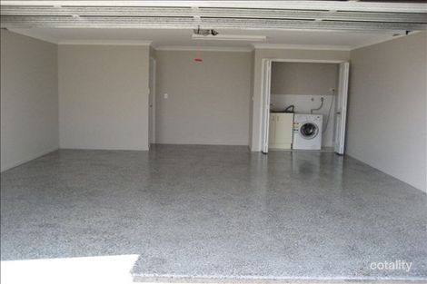 Property photo of 2/42 Newman Drive Emerald QLD 4720