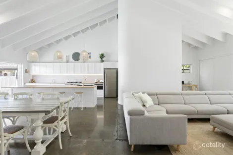 Property photo of 29 Oceanic Drive Mermaid Waters QLD 4218