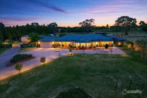 125 Forest Red Gum Dr, Mickleham, VIC 3064