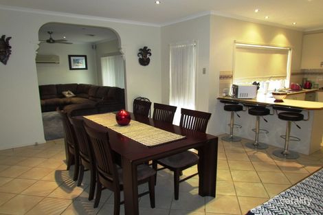 Property photo of 2 Luisa Court Brookfield VIC 3338