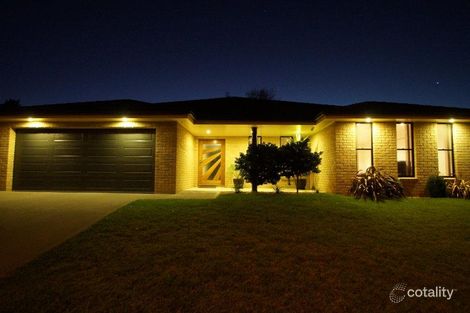 Property photo of 12 Brookfield Way Orange NSW 2800