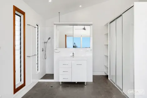 Property photo of 183 Matthew Flinders Drive Lammermoor QLD 4703